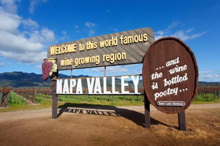 The famous welcome sign in Napa Valley