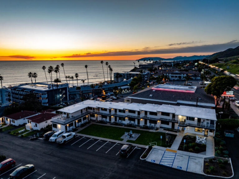 aerial view if the Tides Inn in Pismo Beach